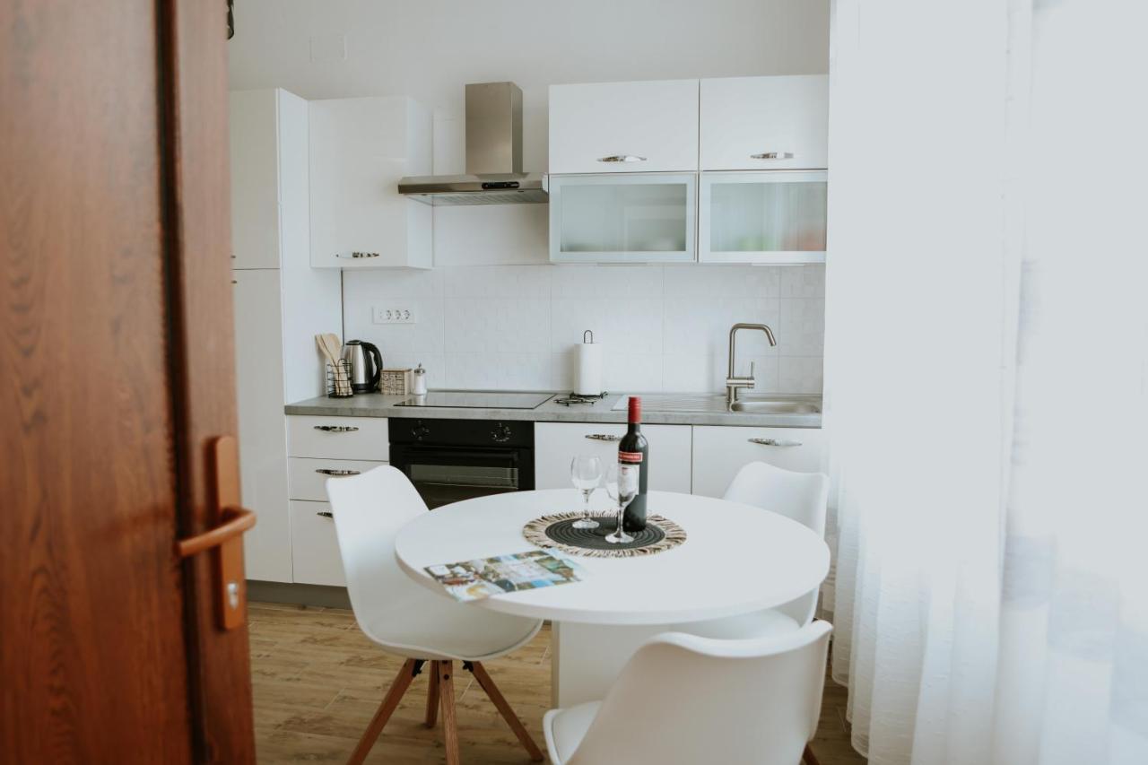 Apartman Nikola Gospić Εξωτερικό φωτογραφία